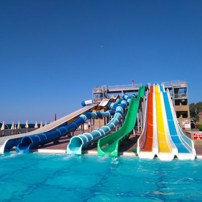 ভালো দাম Outdoor Fiberglass Water Park Slide with 6-8mm Thickness and Customized Size for Long Service Life Over 10 Years অনলাইন