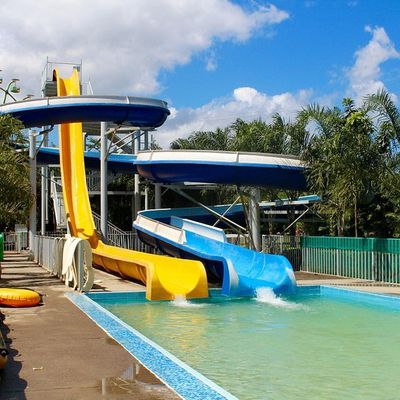 ভালো দাম High Speed Racing Fiberglass Water Park Slide with 6-8mm Thickness and Over 10 Years Service Life অনলাইন