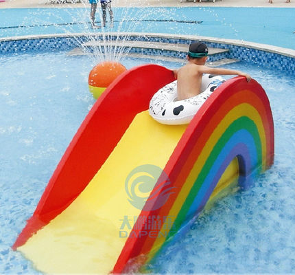 ভালো দাম Rainbow Mini Splash Pad Children Fibreglass Water Slides Height 1.1m Width 0.6m অনলাইন
