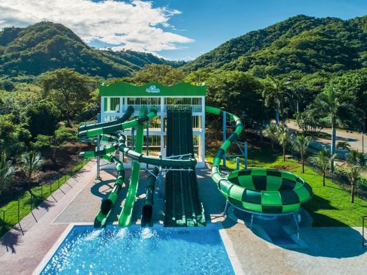 ভালো দাম 220 M3/H 12mm Fiberglass Water Park Slide For Children Water Park Play Equipment অনলাইন