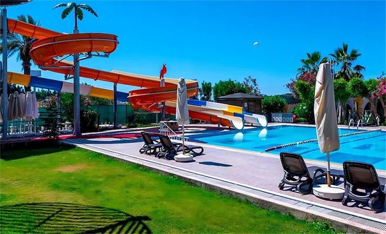ভালো দাম ওডিএম ইনডোর ওয়াটার পার্ক সরঞ্জাম সুইমিং পুল ফাইবারগ্লাস স্লাইড অনলাইন