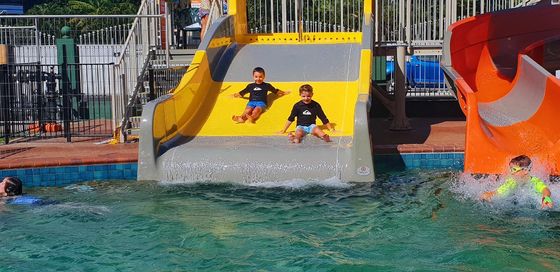 Home Above Swimming Pool ফাইবার গ্লাস ওয়াটার স্লাইড ফর কিডস ওয়াটার গেম খেলুন